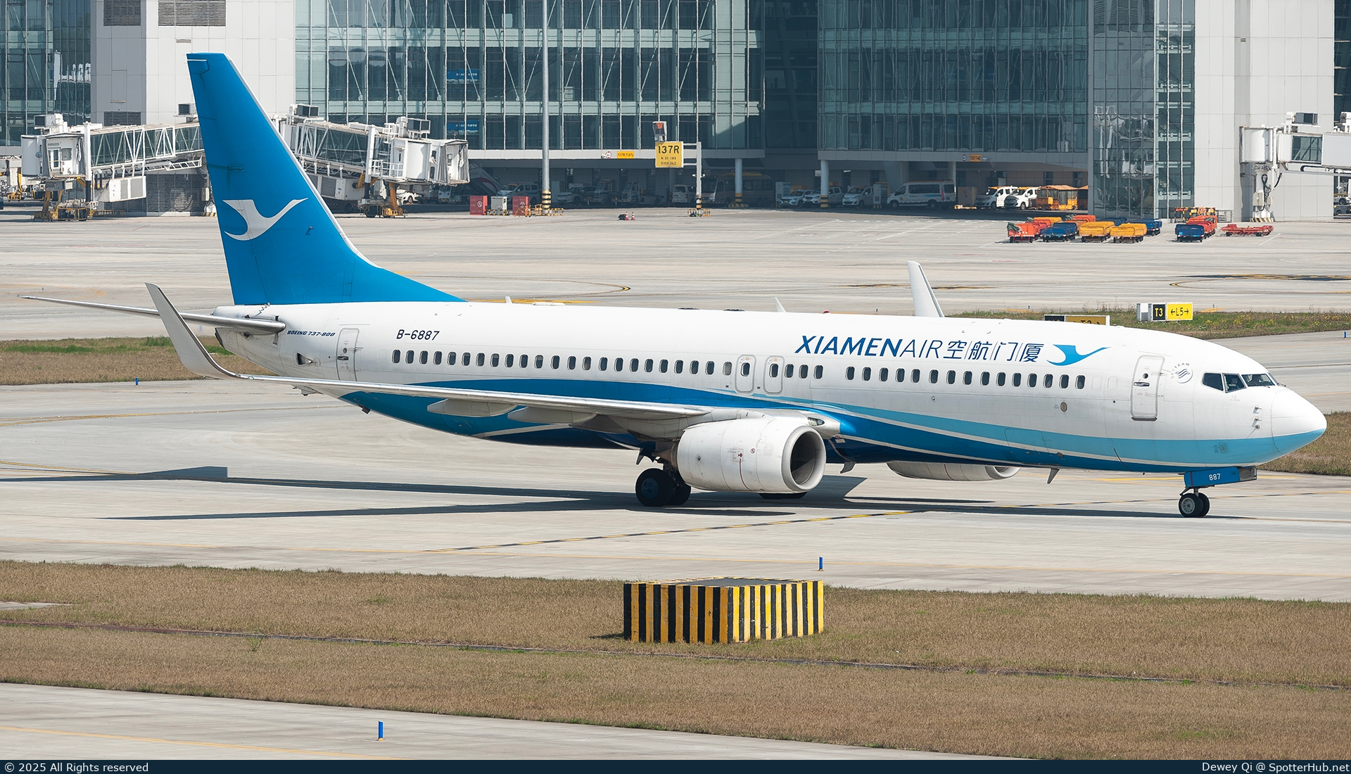 Photo of B-6887 - Boeing 737-8MB operated by Xiamen Airlines