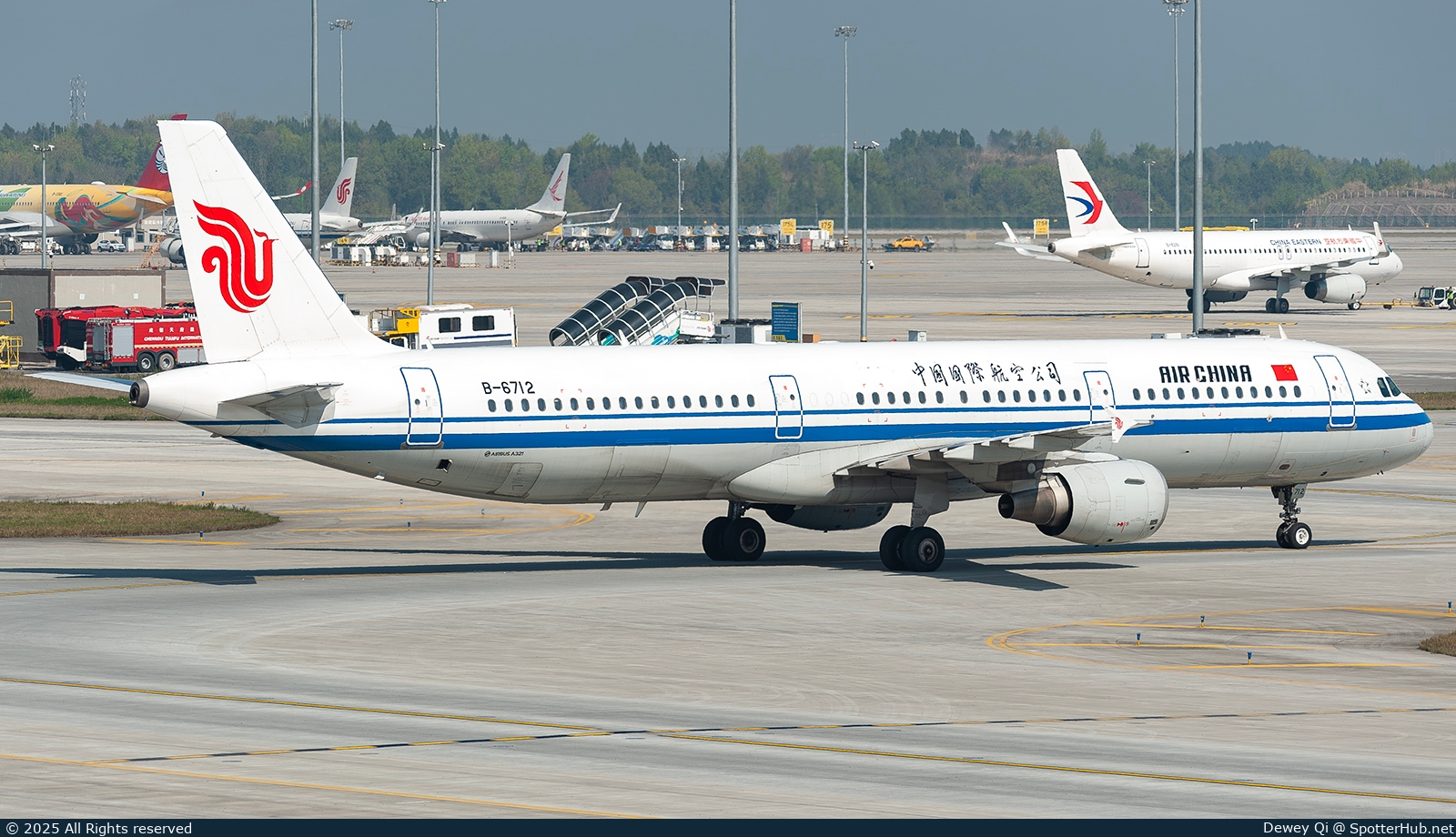 Photo of B-6712 - Airbus A321-213 operated by Air China