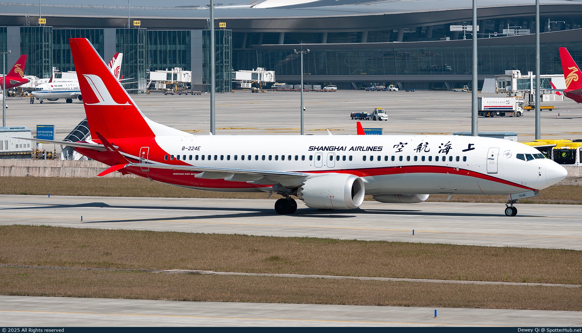 Photo of B-224E - Boeing 737 MAX 8 operated by Shanghai Airlines