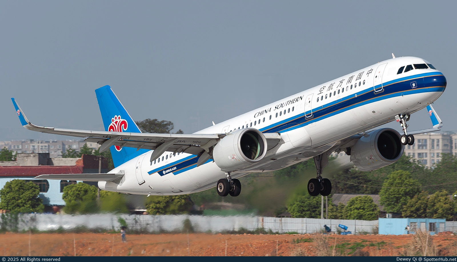 Photo of B-303Y - Airbus A321-271N operated by China Southern Airlines