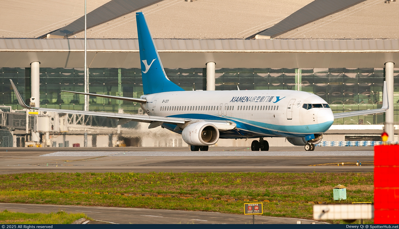 Photo of B-1371 - Boeing 737-85C operated by Xiamen Airlines
