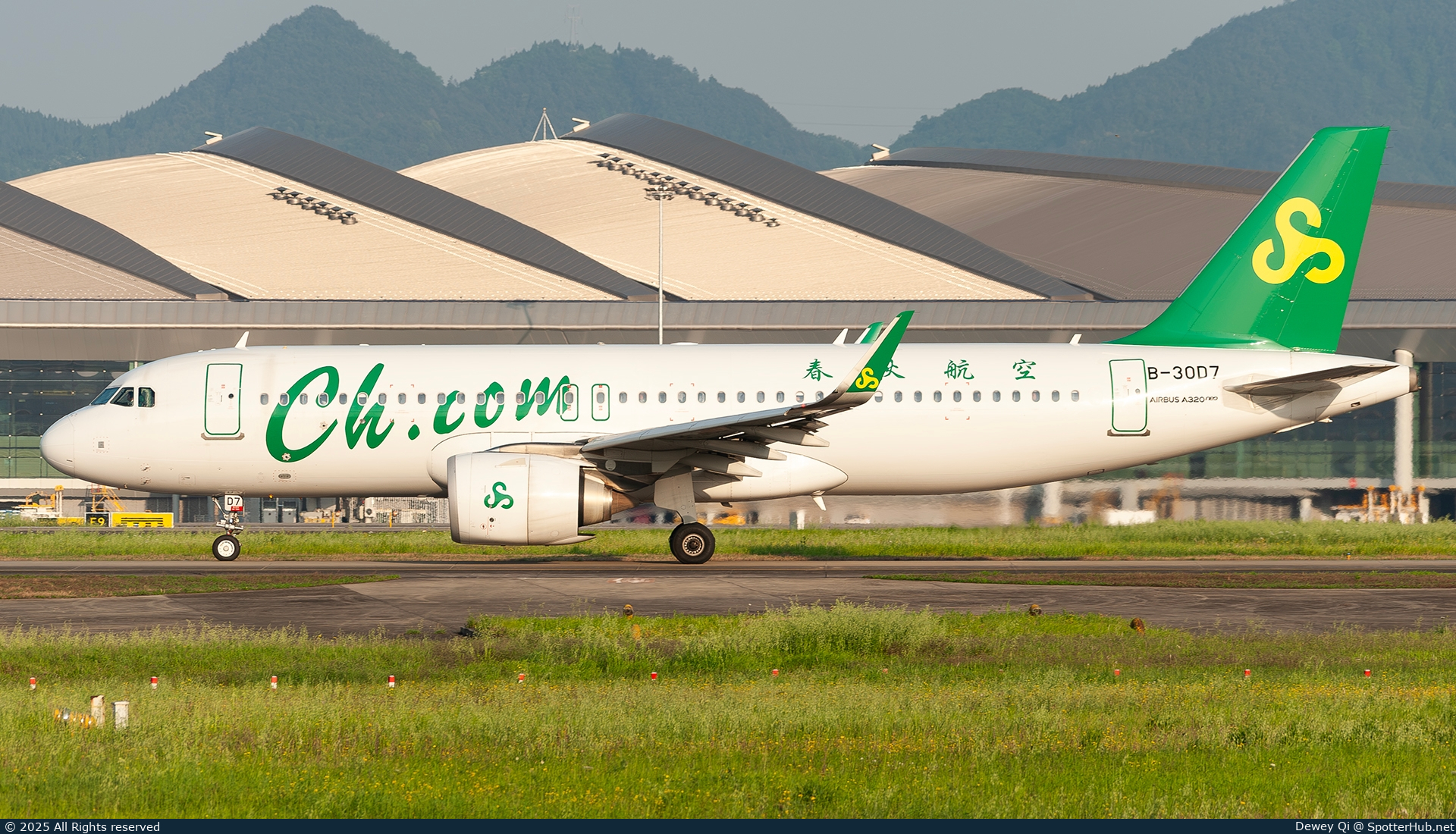 Photo of B-30D7 - Airbus A320-251N operated by Spring Airlines