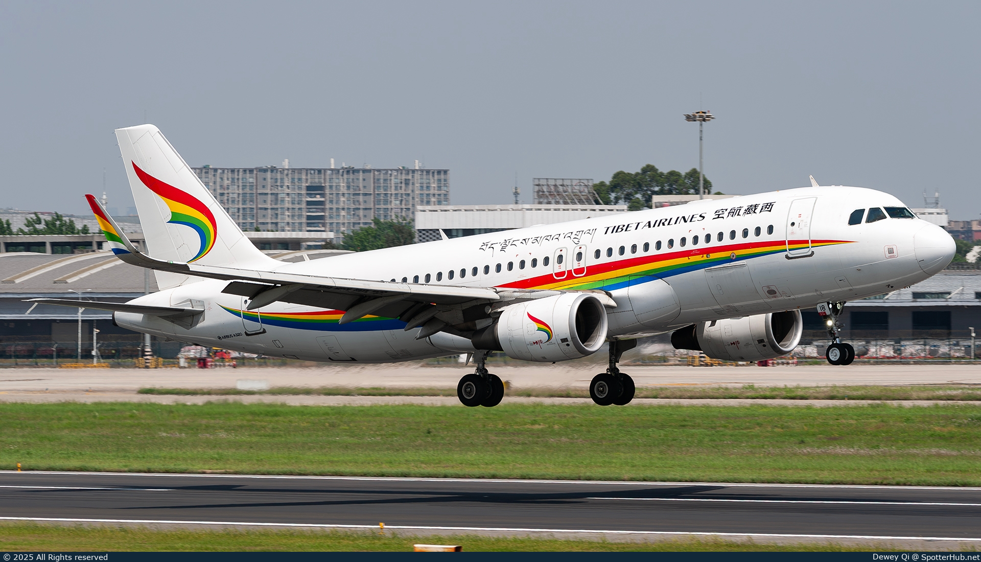 Photo of B-8418 - Airbus A320-214 operated by Tibet Airlines