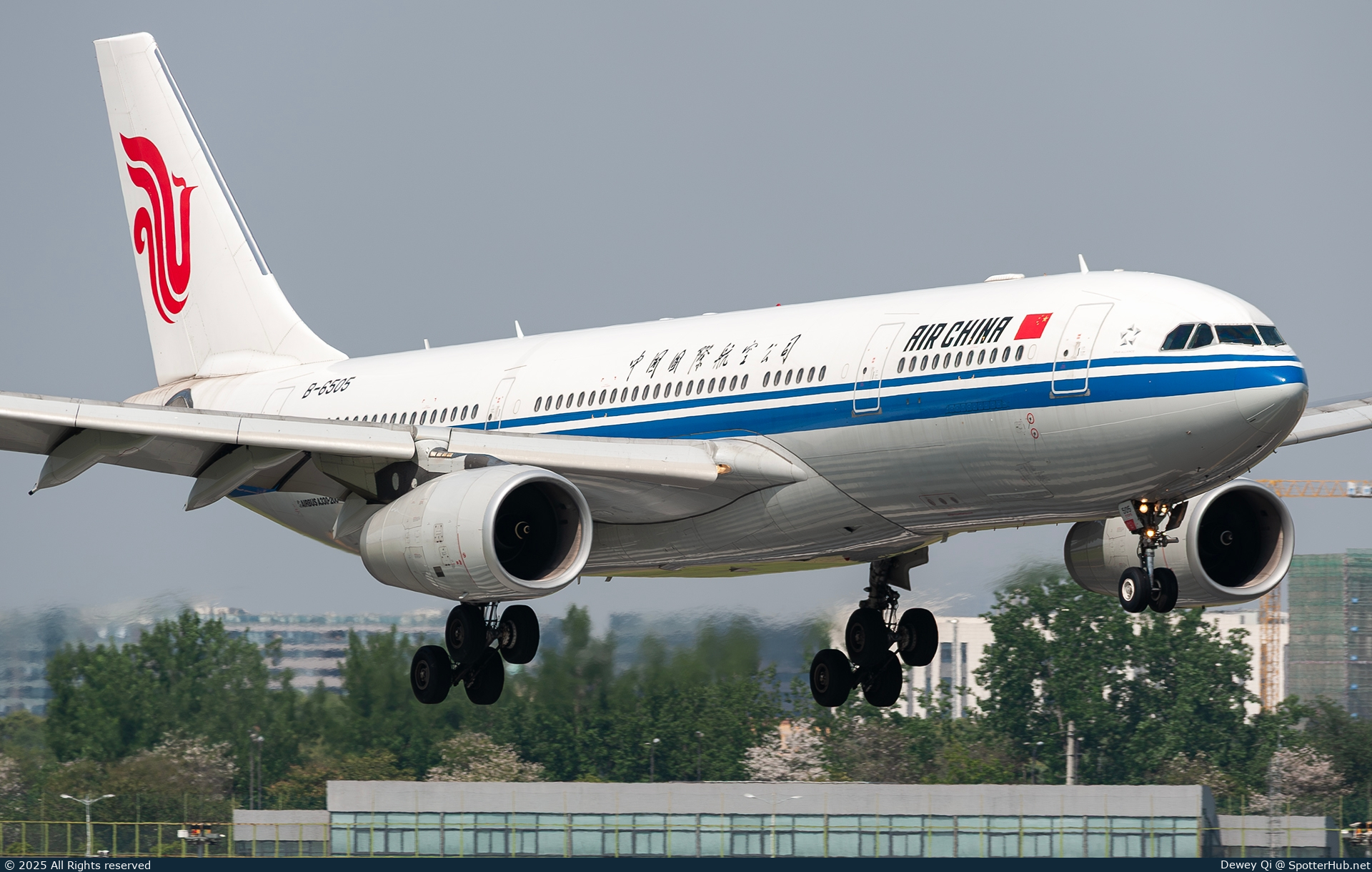 Photo of B-6505 - Airbus A330-243 operated by Air China