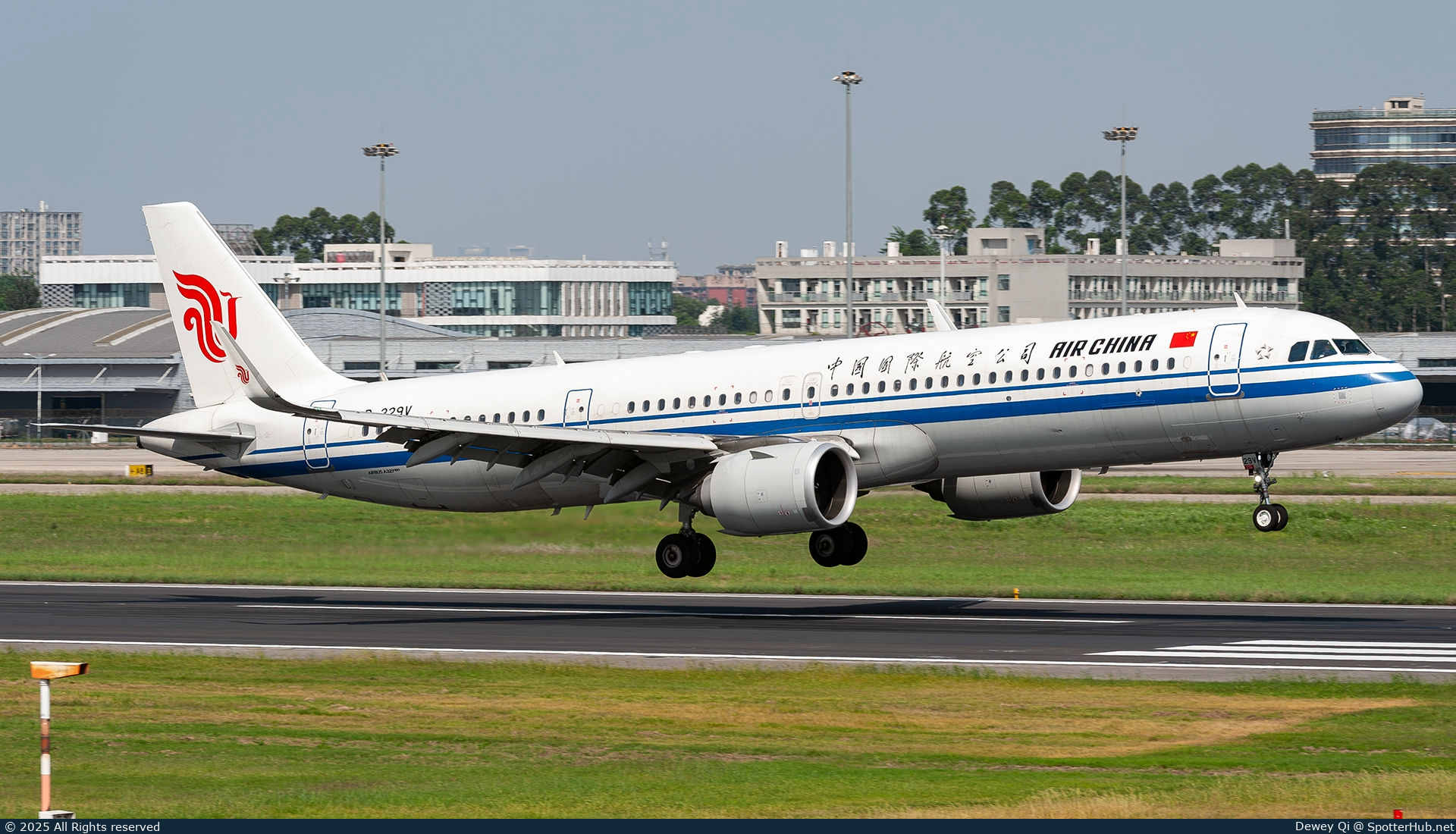 Photo of B-329V - Airbus A321-251NX operated by Air China