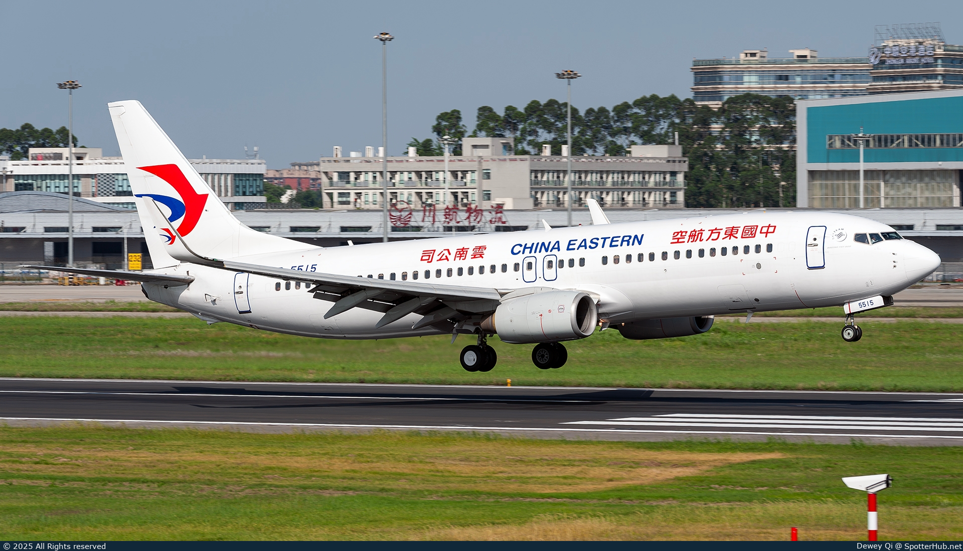 Photo of B-5515 - Boeing 737-89P operated by China Eastern Airlines
