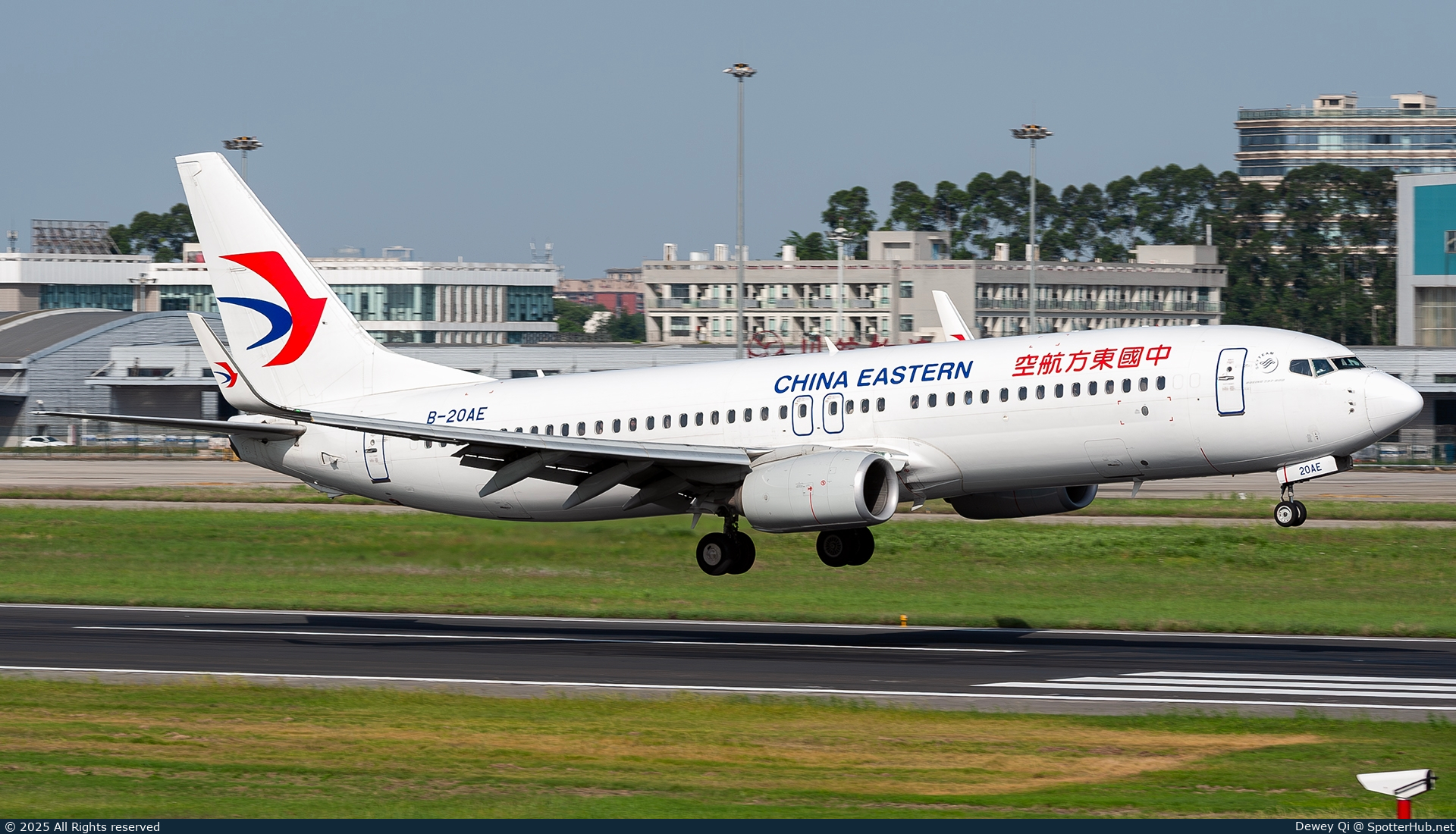 Photo of B-20AE - Boeing 737-89P operated by China Eastern Airlines