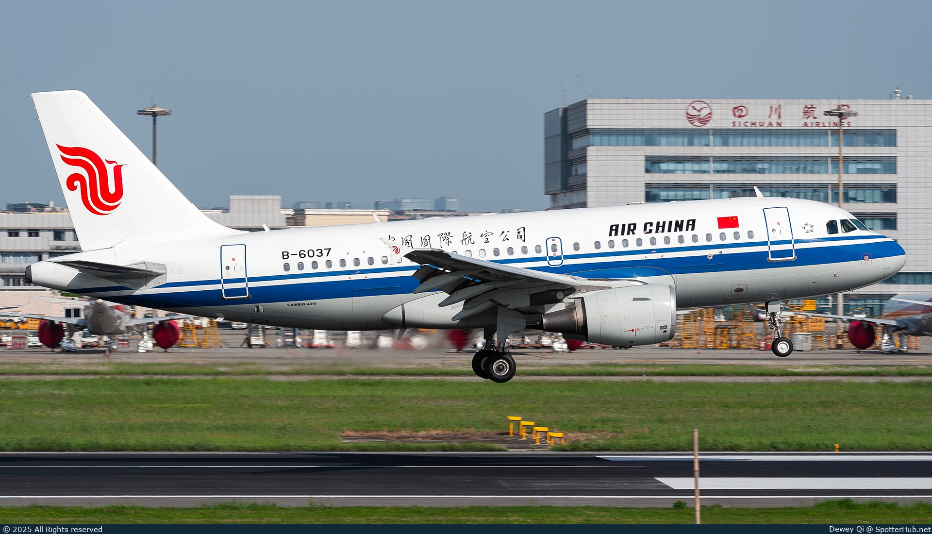 Photo of B-6037 - Airbus A319-115 operated by Air China