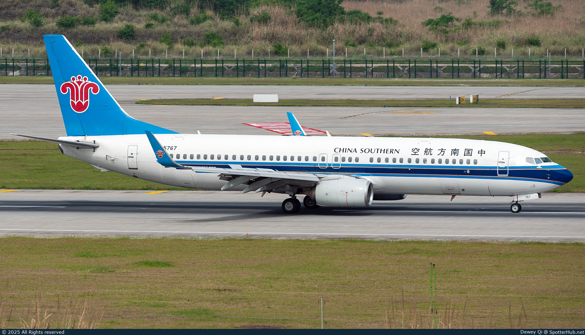 Photo of B-5767 - Boeing 737-81B operated by China Southern Airlines
