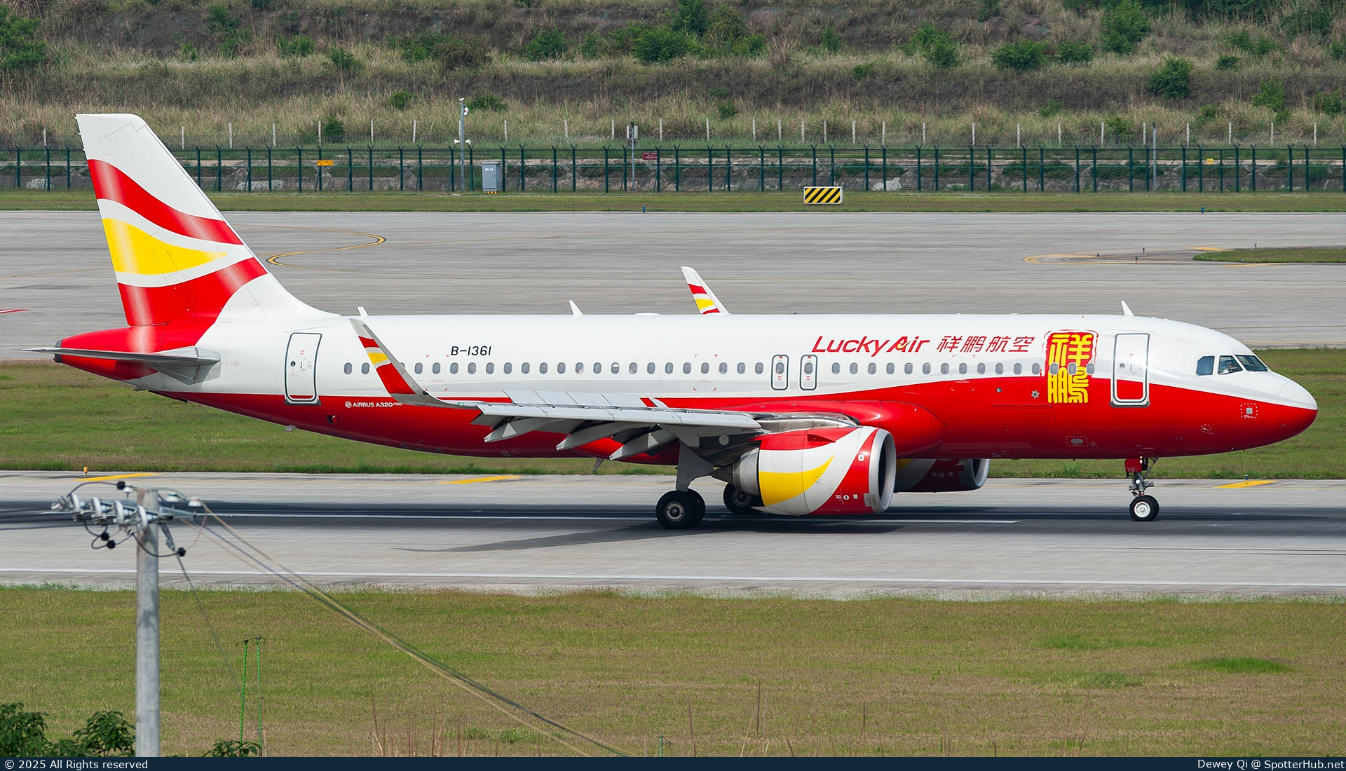 Photo of B-1361 - Airbus A320-251N operated by Lucky Air