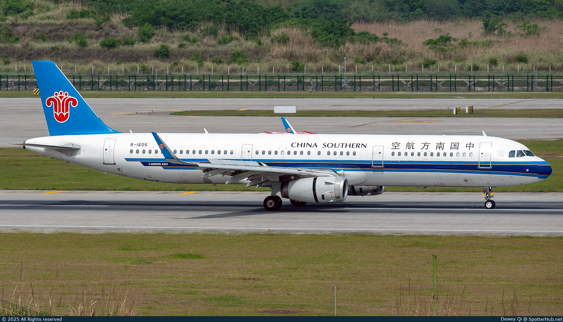Photo of B-1605 - Airbus A321-231 operated by China Southern Airlines