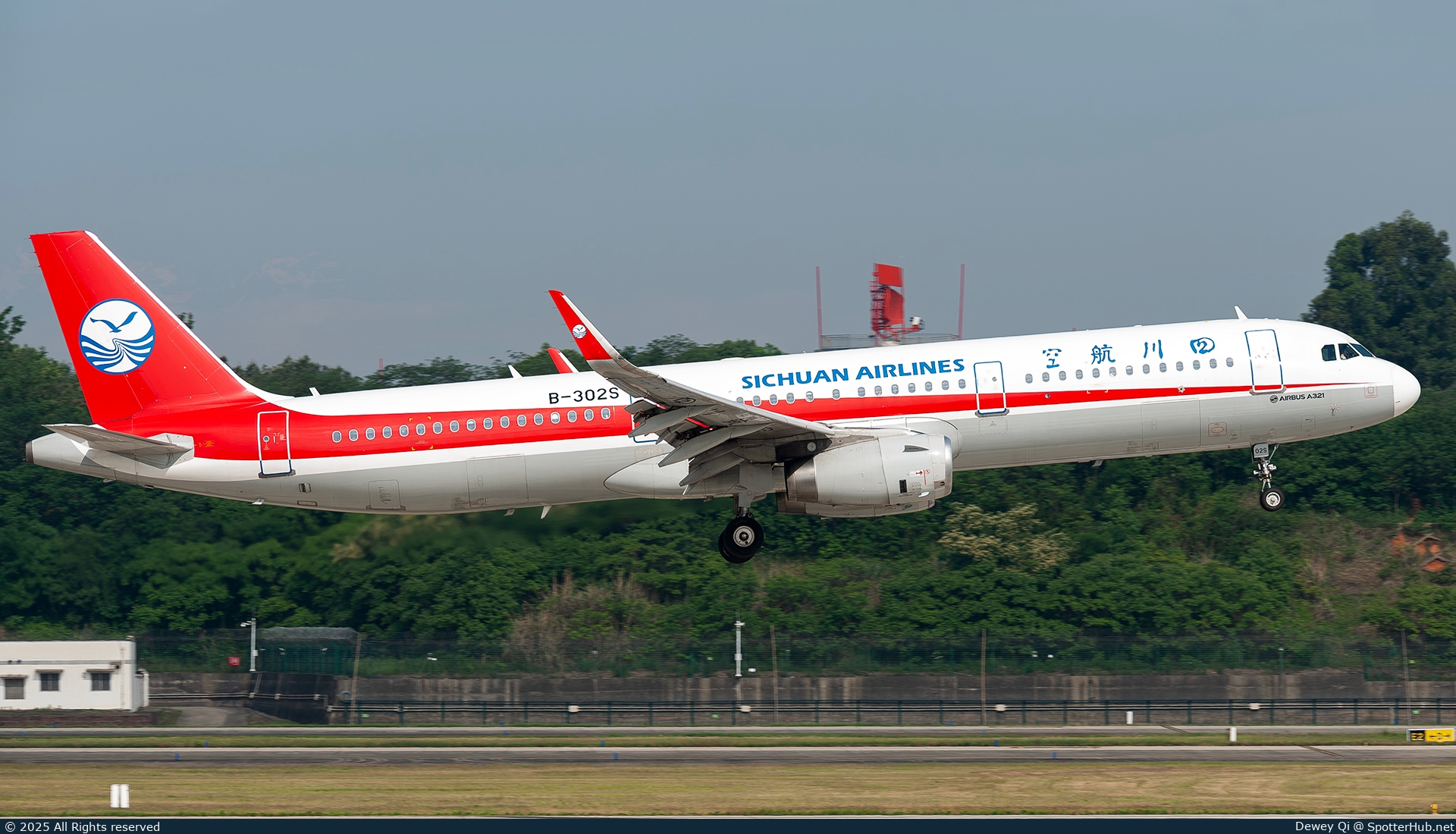 Photo of B-302S - Airbus A321-231 operated by Sichuan Airlines