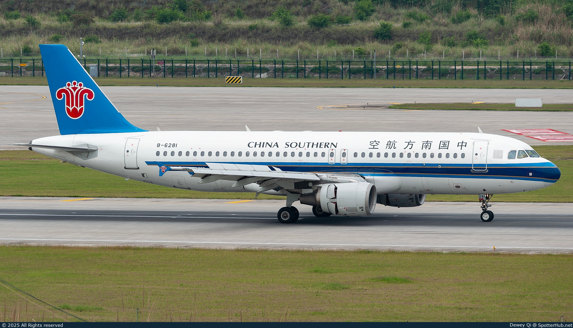 Photo of B-6281 - Airbus A320-214 operated by China Southern Airlines