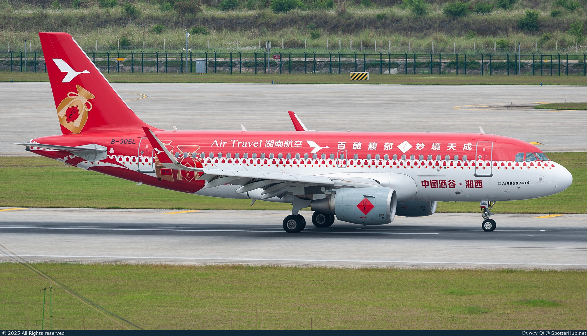 Photo of B-305L - Airbus A319-115 operated by Air Travel