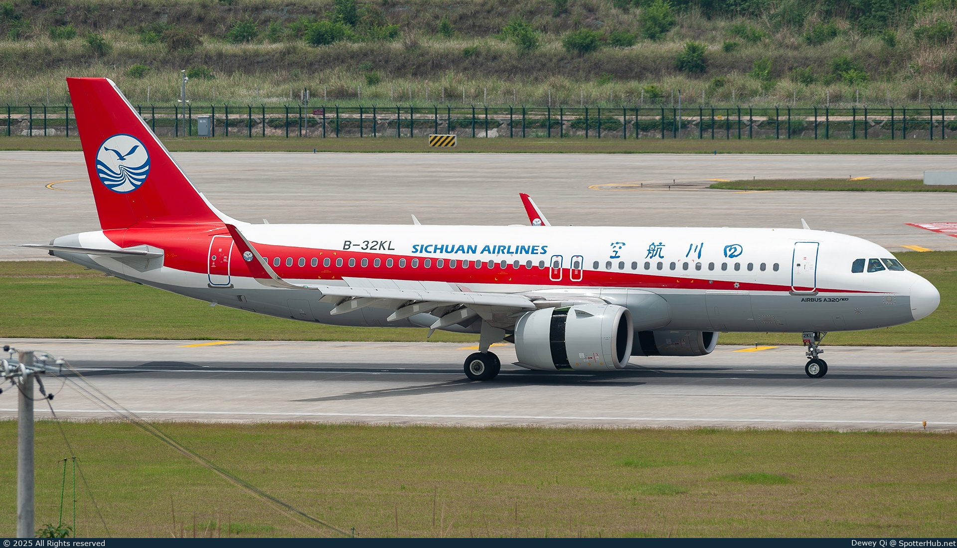 Photo of B-32KL - Airbus A320-271N operated by Sichuan Airlines