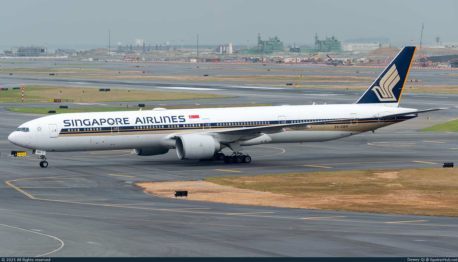 Photo of 9V-SWH - Boeing 777-312(ER) operated by Singapore Airlines