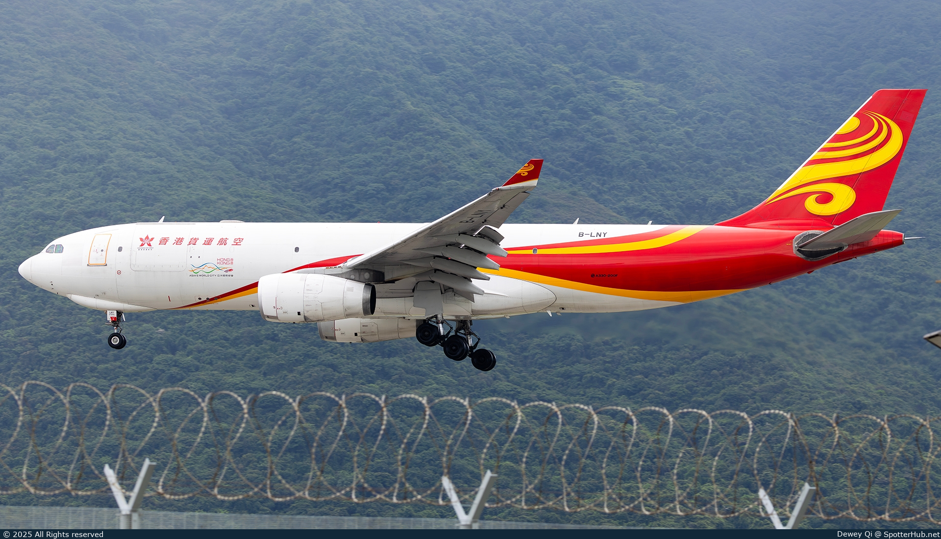 Photo of B-LNY - Airbus A330-243F operated by Hong Kong Airlines Cargo