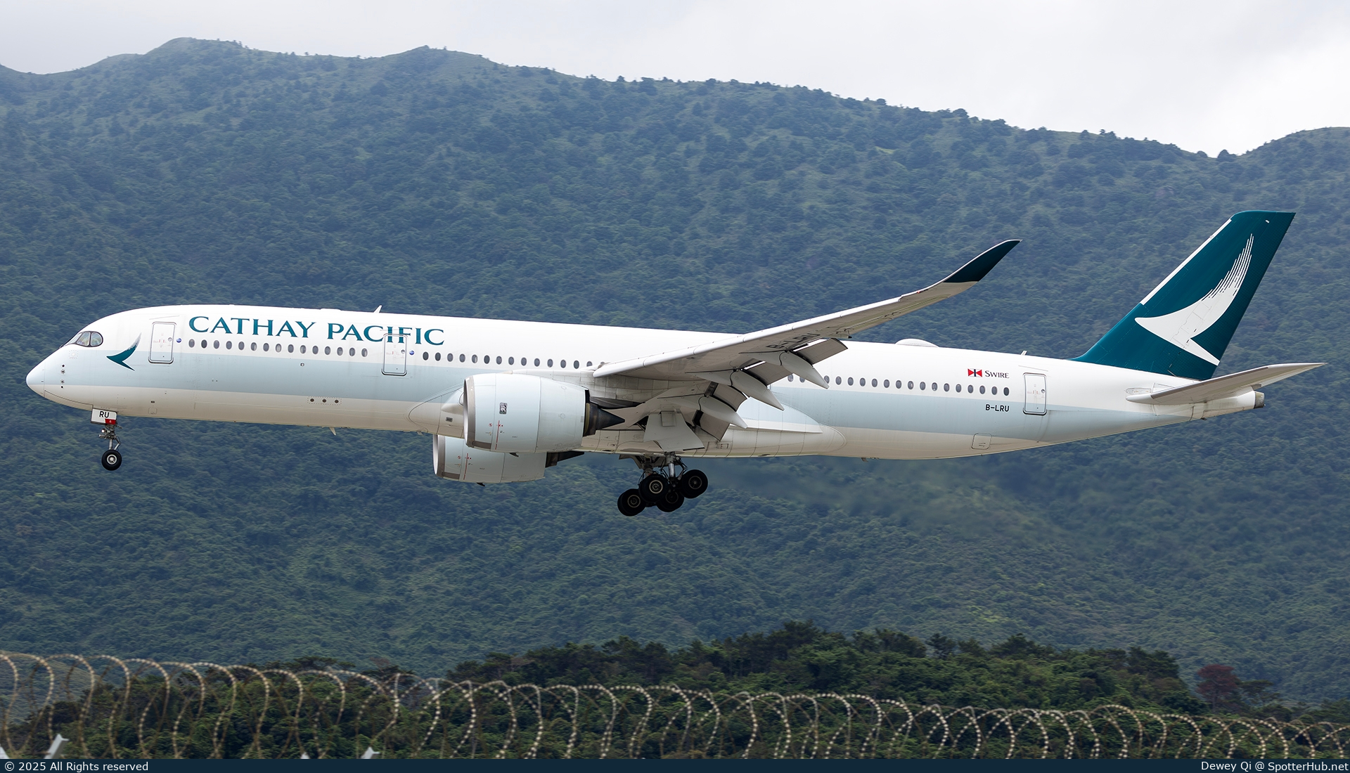 Photo of B-LRU - Airbus A350-941 operated by Cathay Pacific Airways