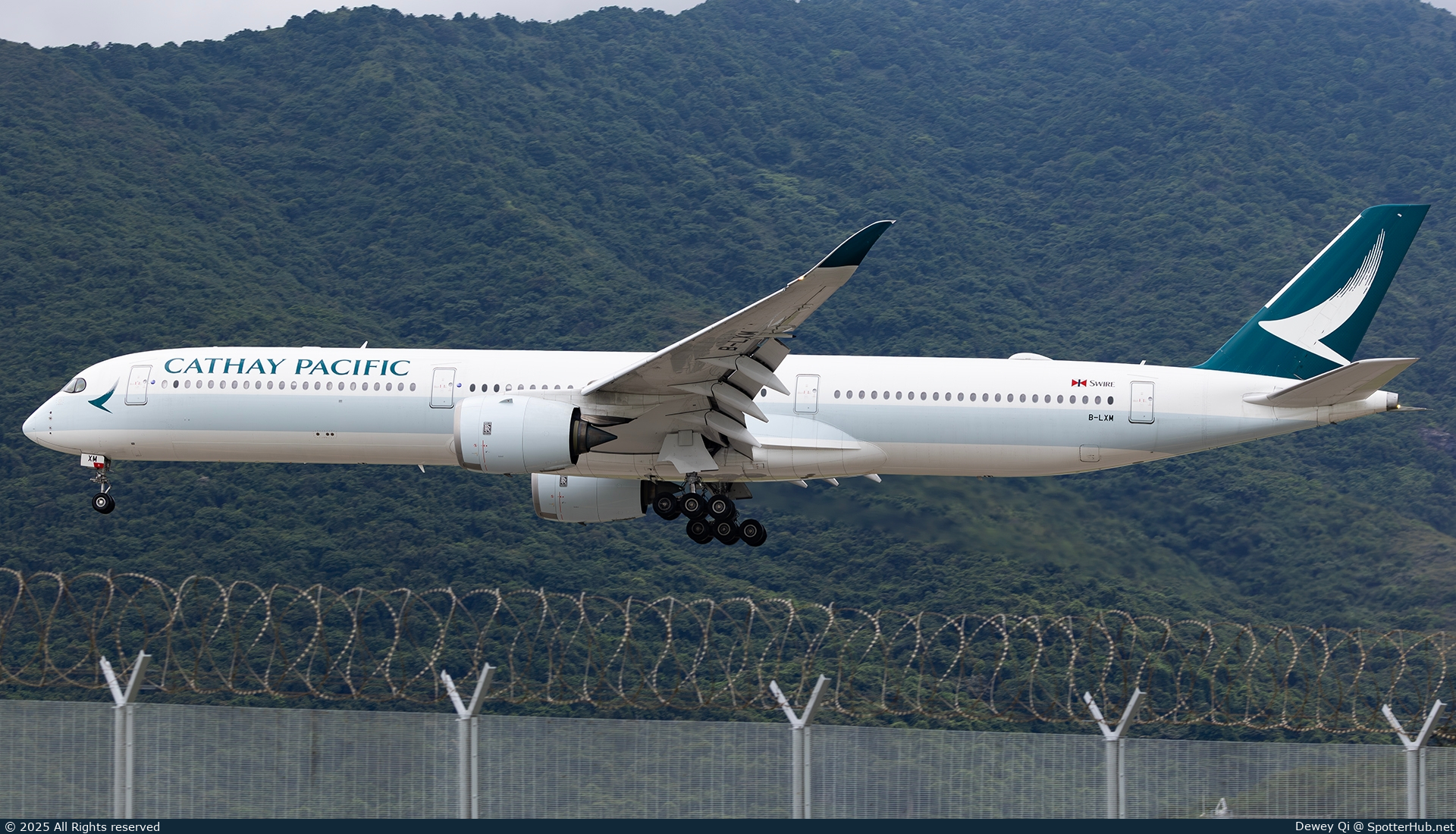 Photo of B-LXM - Airbus A350-1041 operated by Cathay Pacific Airways