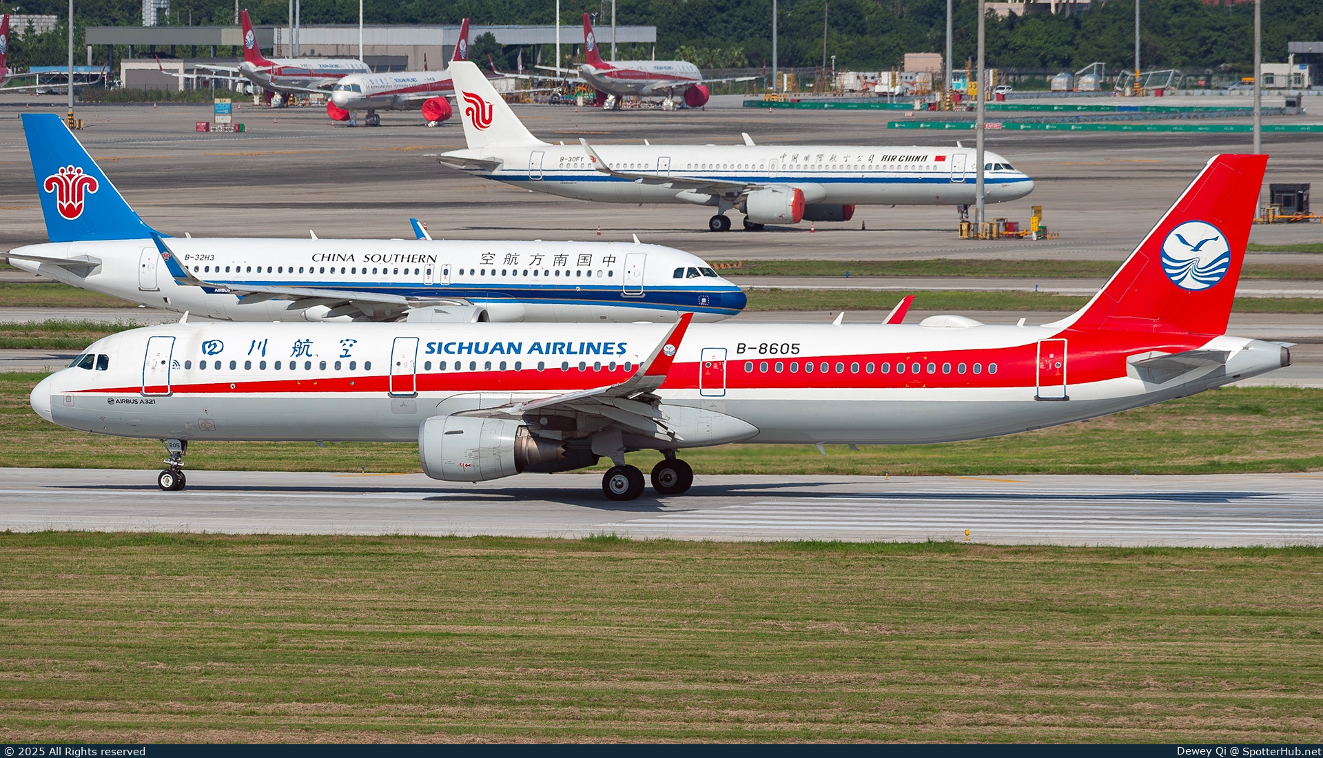 Photo of B-8605 - Airbus A321-211 operated by Sichuan Airlines