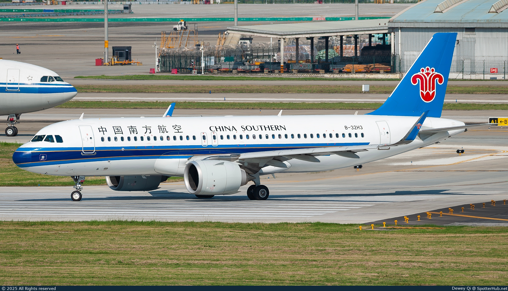 Photo of B-32H3 - Airbus A320-251N operated by China Southern Airlines