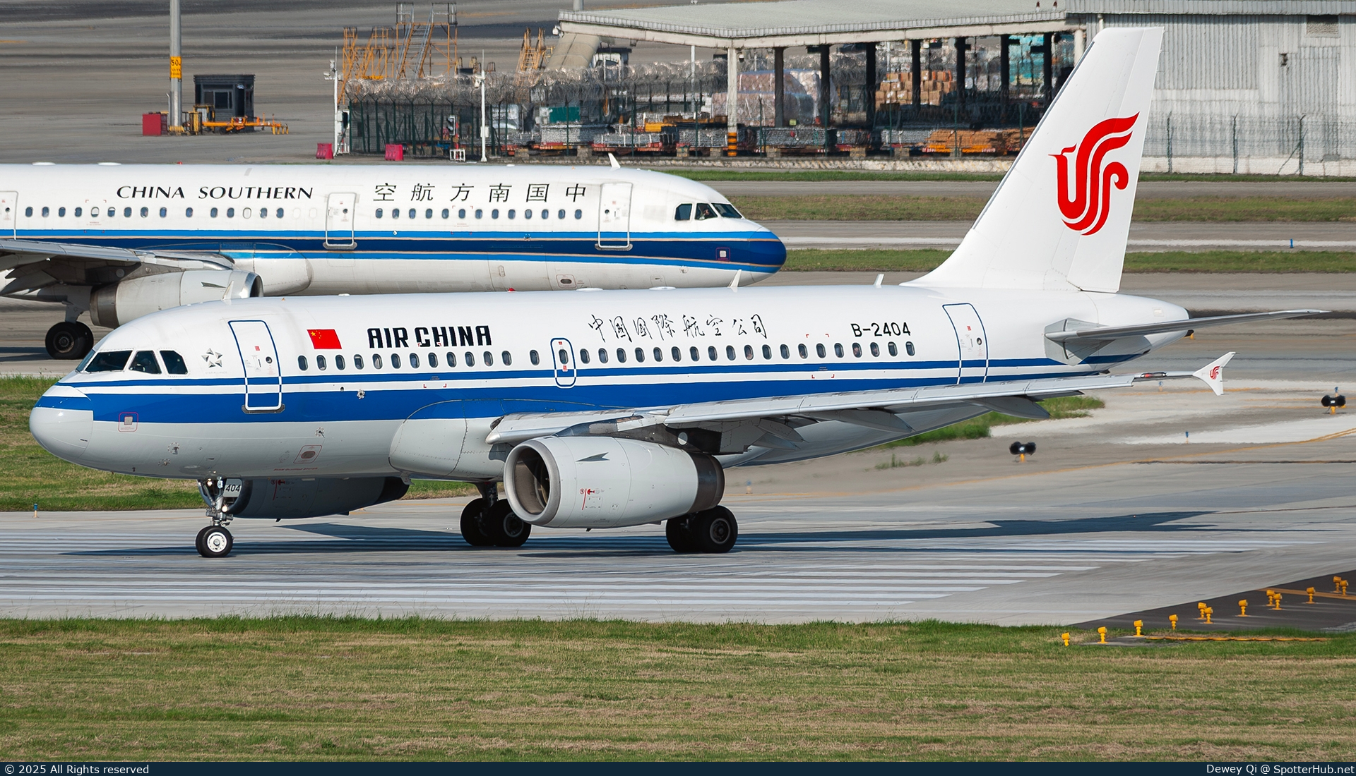 Photo of B-2404 - Airbus A319-131 operated by Air China