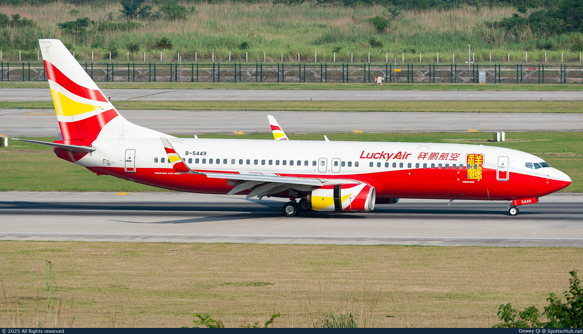 Photo of B-5449 - Boeing 737-808 operated by Lucky Air