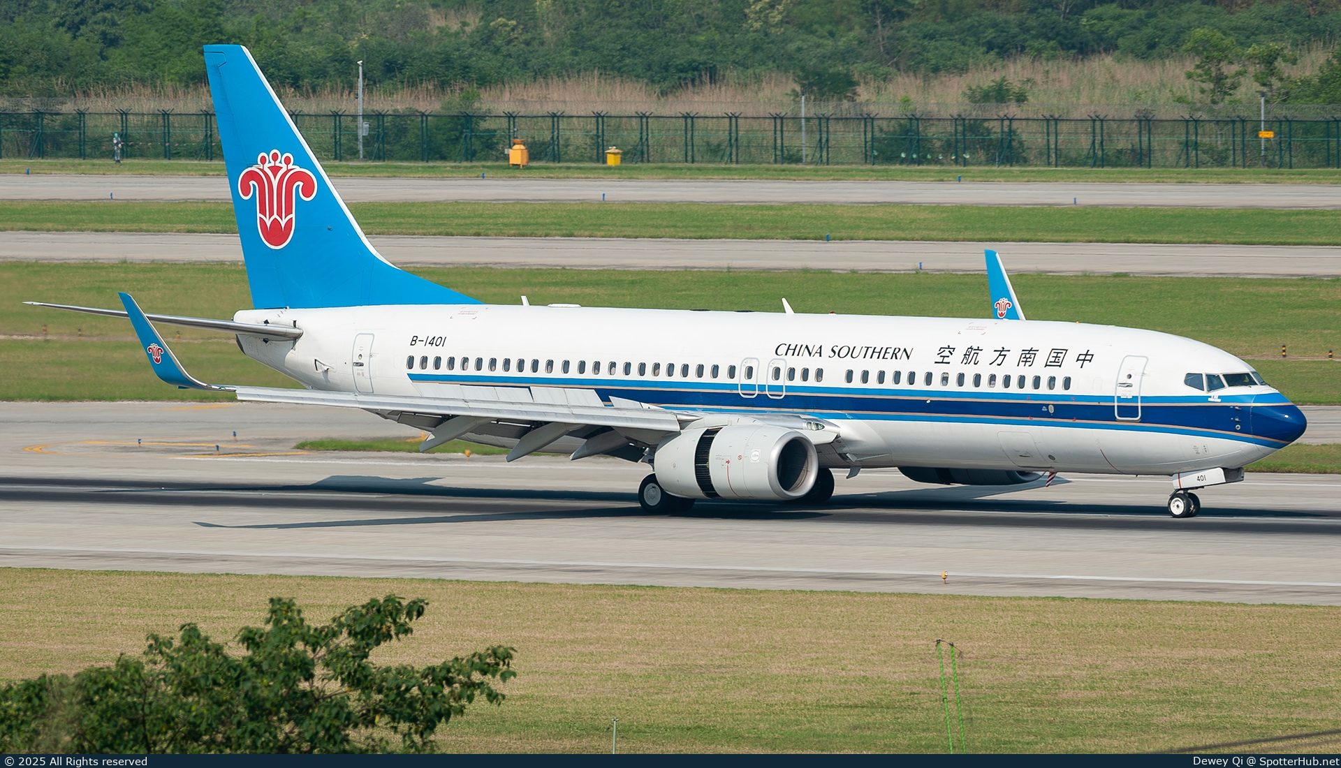 Photo of B-1401 - Boeing 737-81B operated by China Southern Airlines