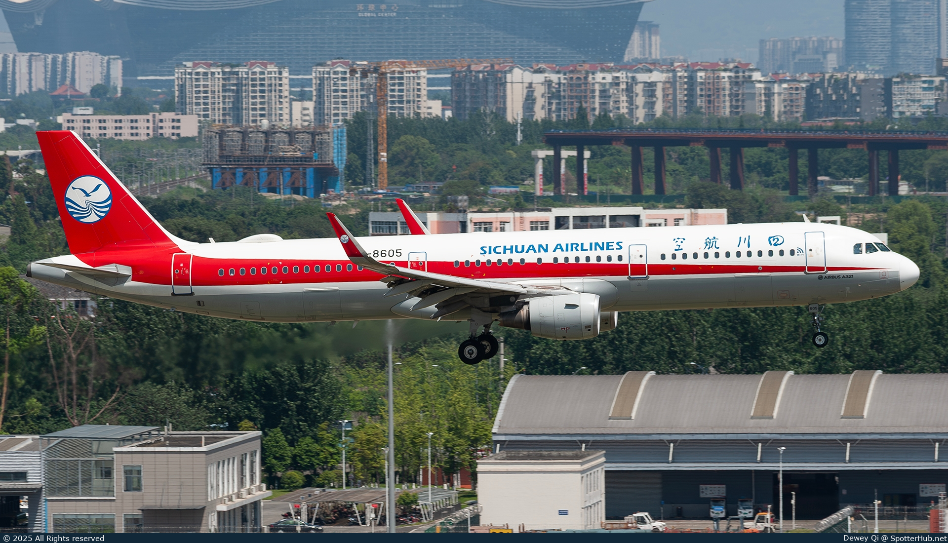 Photo of B-8605 - Airbus A321-211 operated by Sichuan Airlines