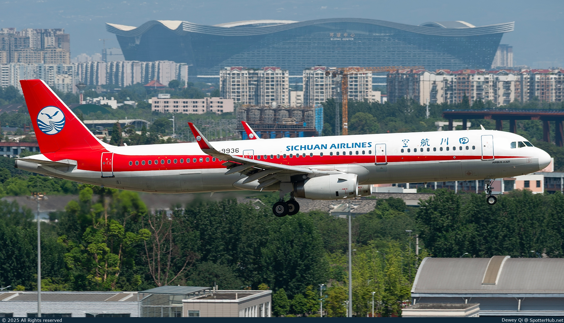 Photo of B-9936 - Airbus A321-231 operated by Sichuan Airlines