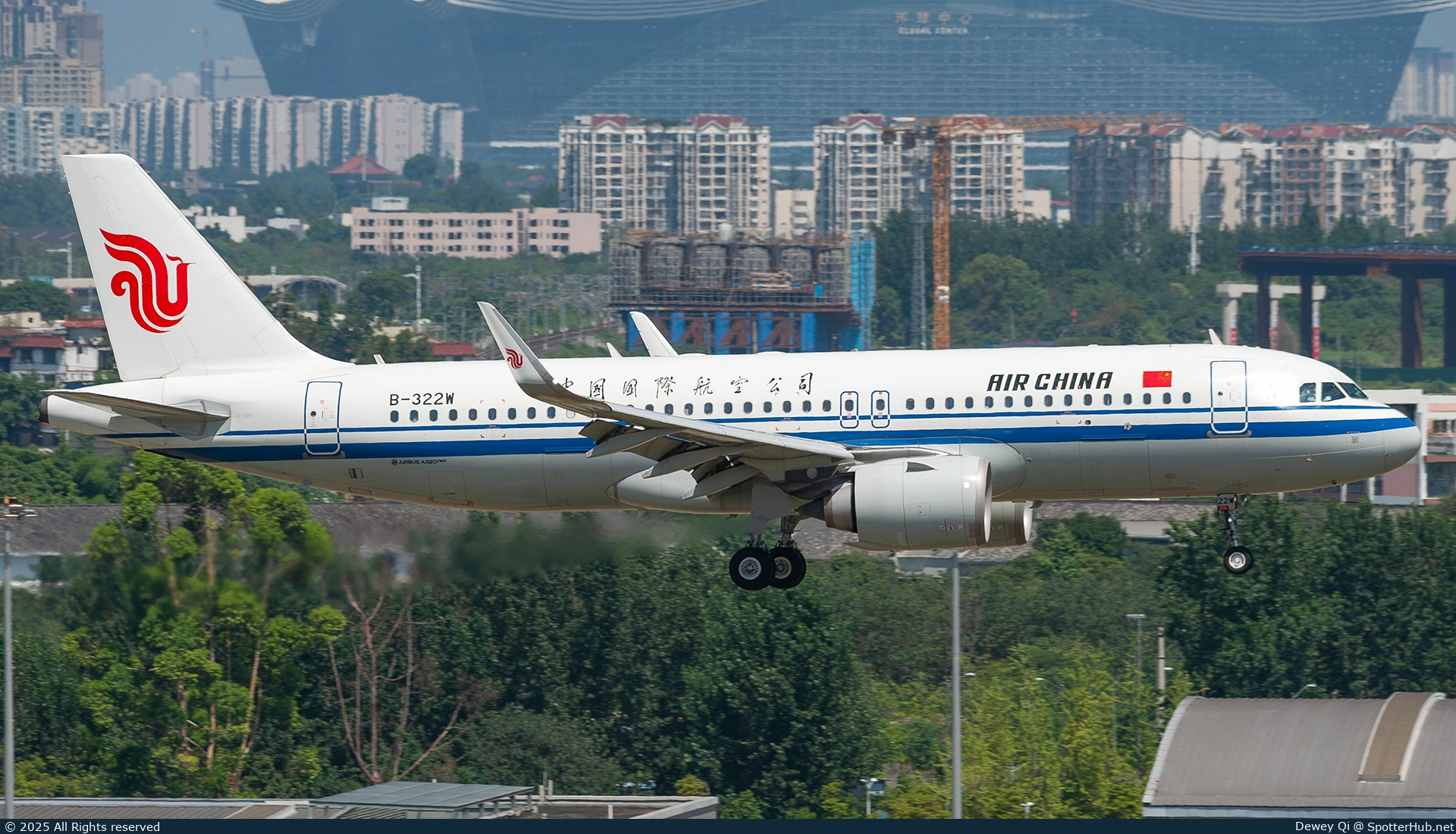 Photo of B-322W - Airbus A320-251N operated by Air China