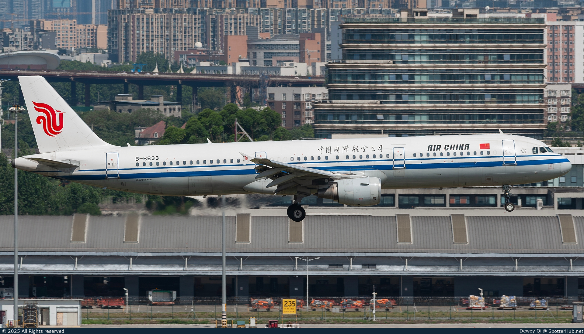 Photo of B-6633 - Airbus A321-213 operated by Air China