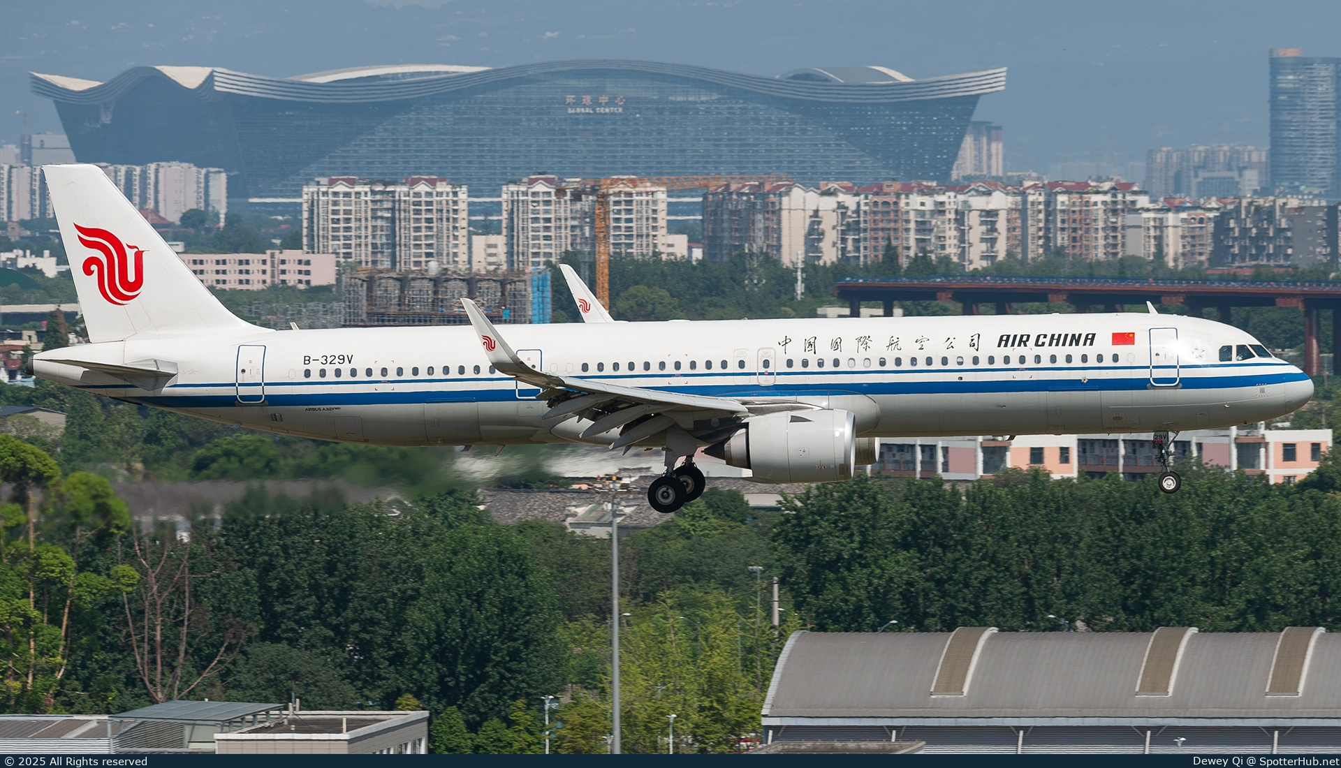 Photo of B-329V - Airbus A321-251NX operated by Air China