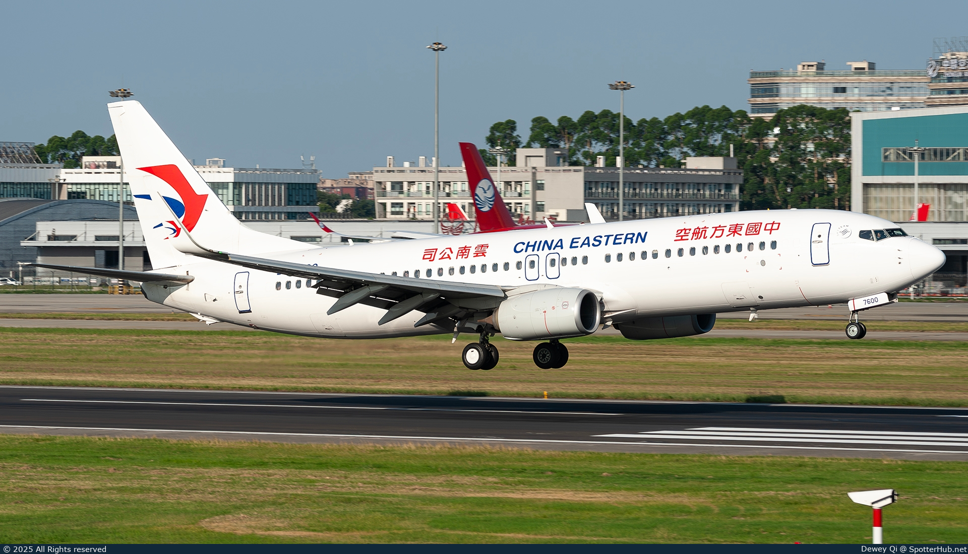 Photo of B-7600 - Boeing 737-89P operated by China Eastern Airlines