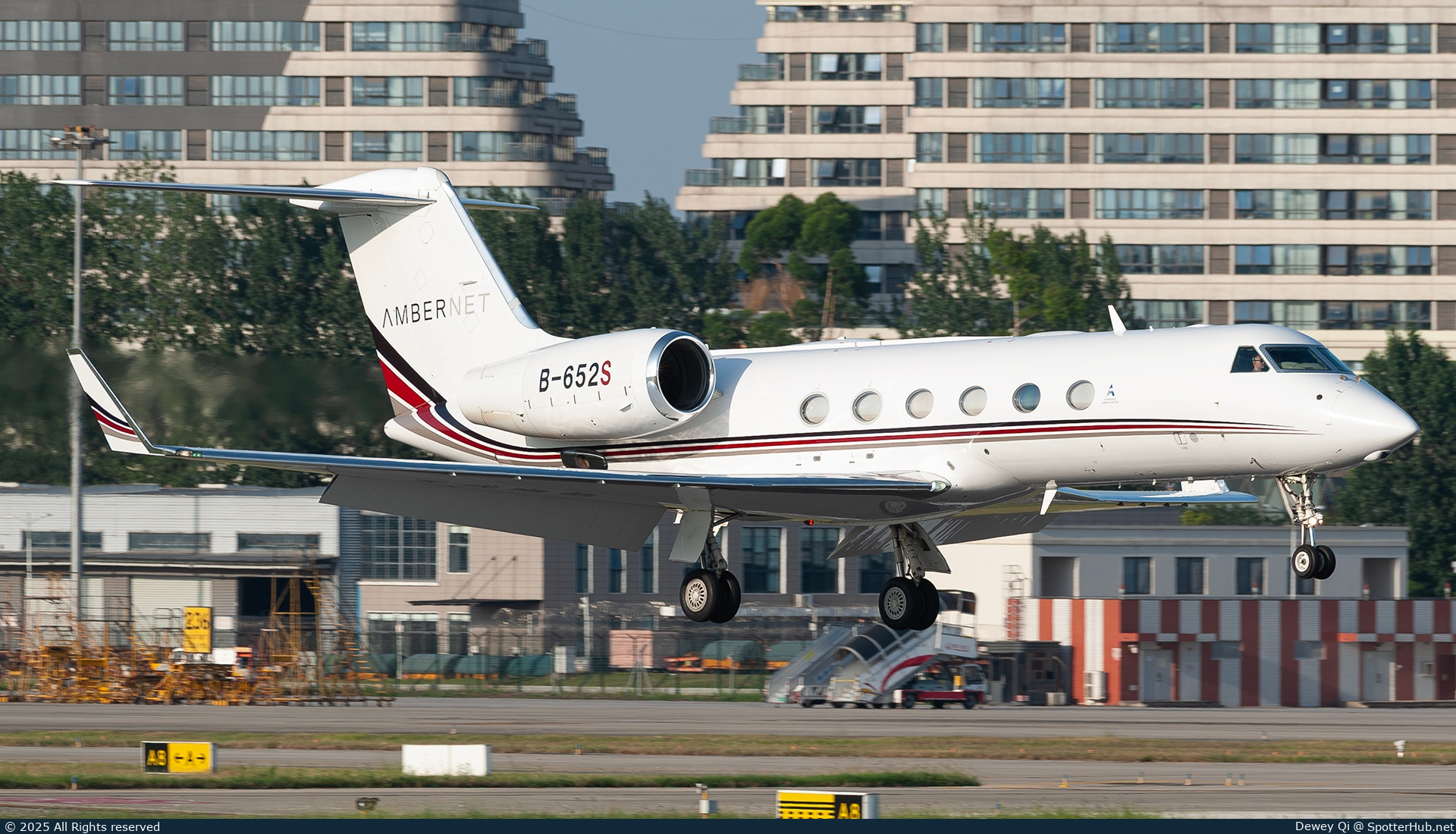 Photo of B-652S - Gulfstream GIV-X (G450) operated by Amber Aviation