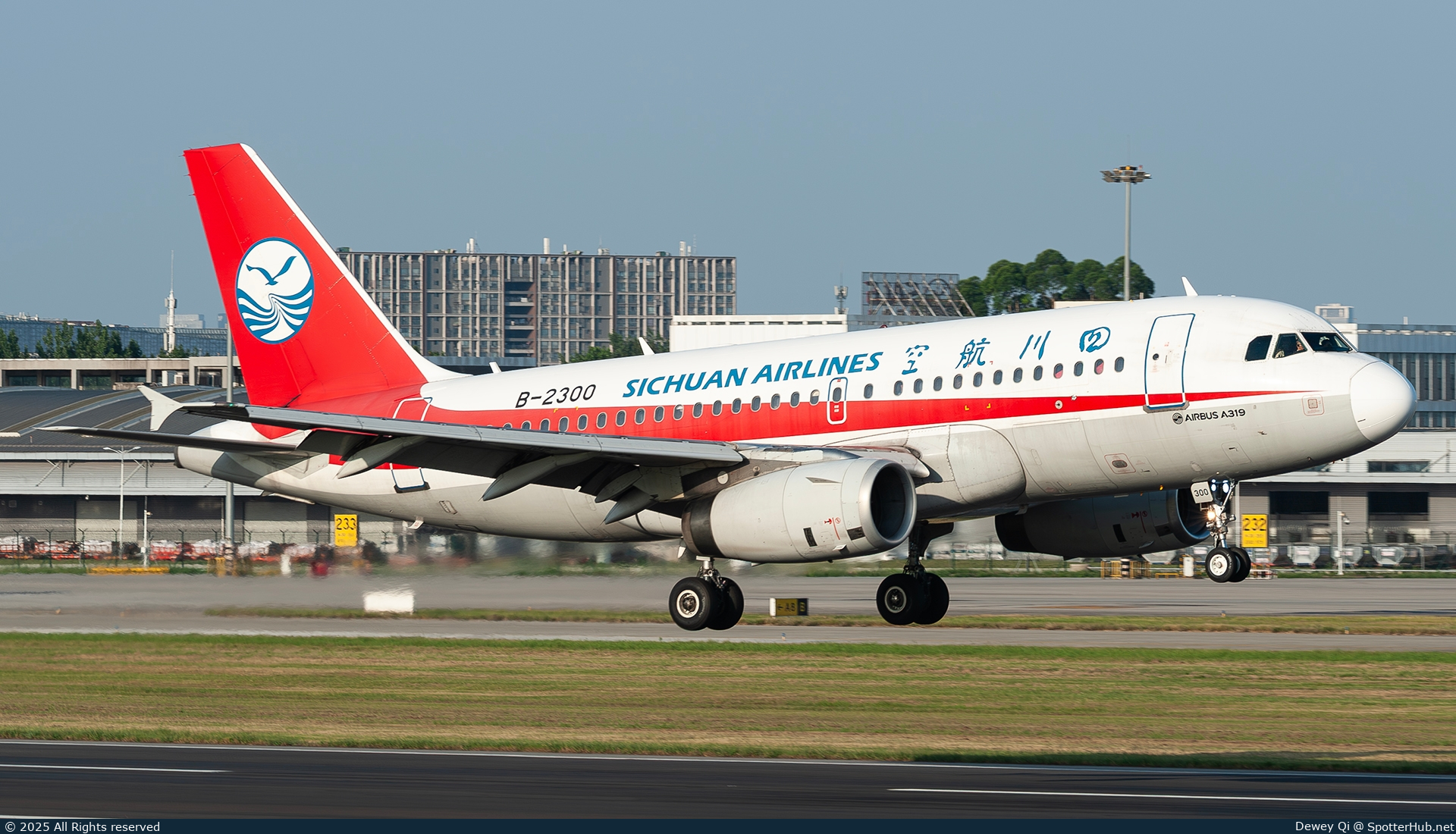 Photo of B-2300 - Airbus A319-133 operated by Sichuan Airlines