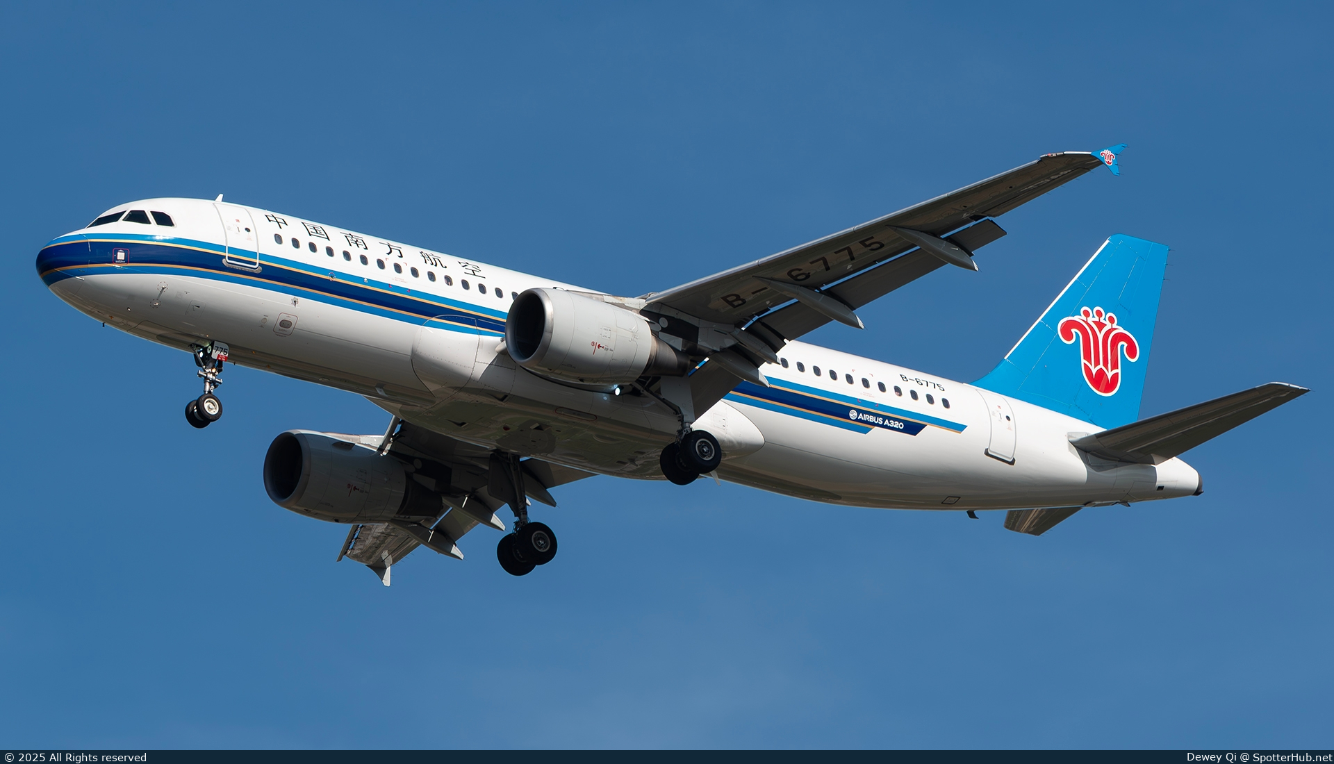 Photo of B-6775 - Airbus A320-214 operated by China Southern Airlines