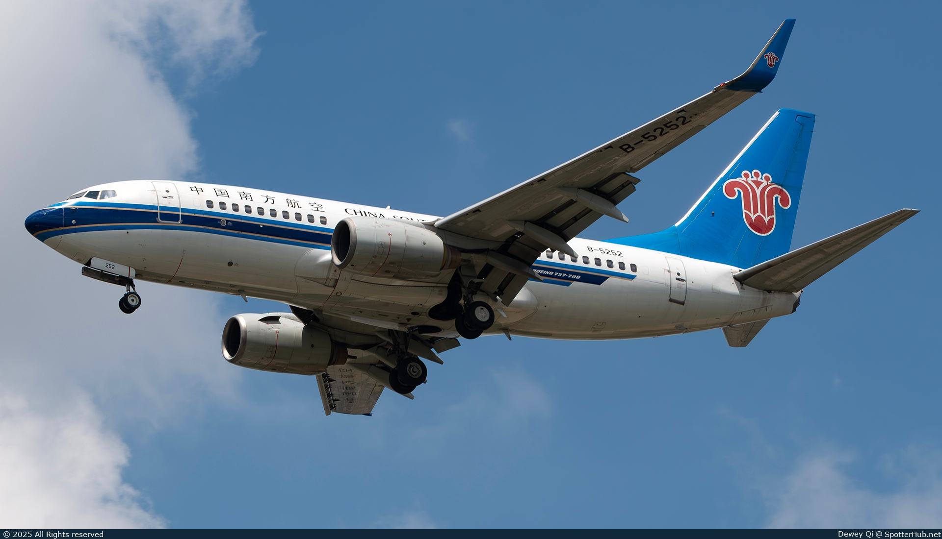 Photo of B-5252 - Boeing 737-71B operated by China Southern Airlines