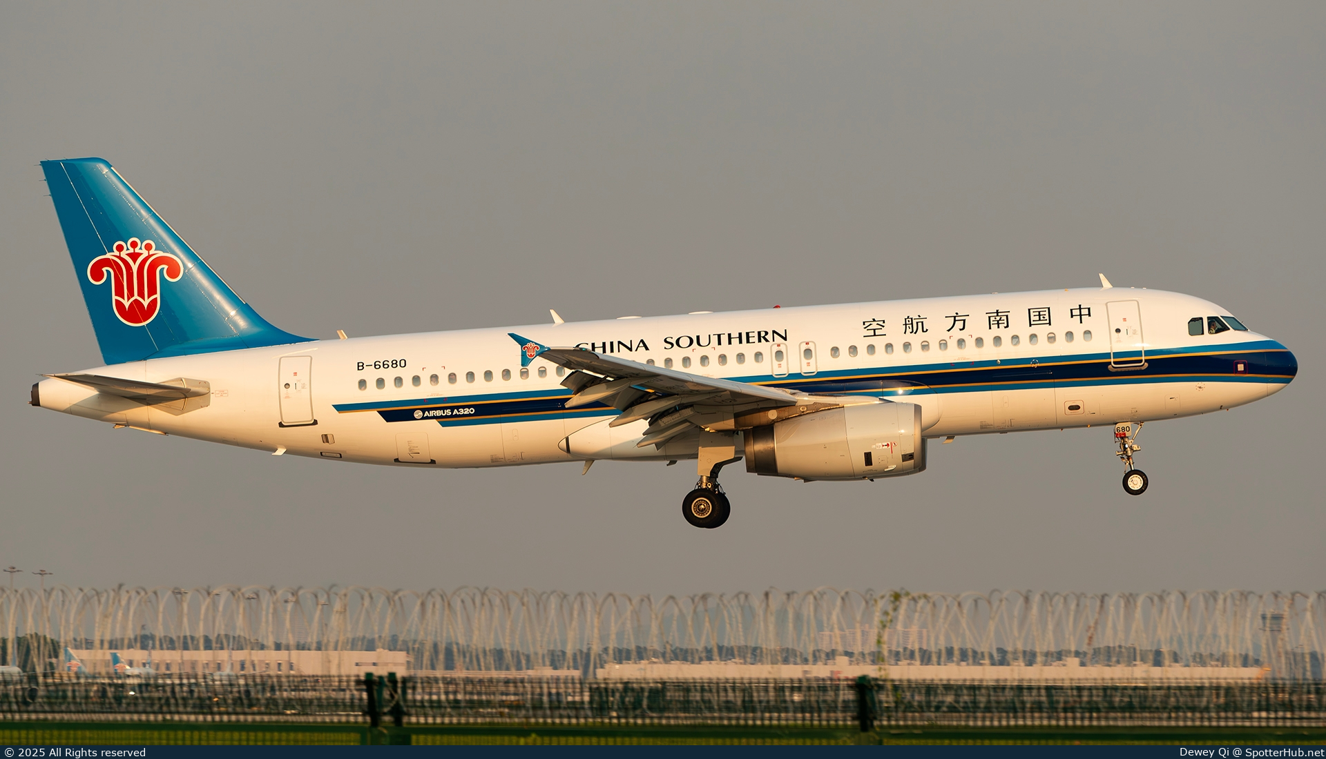 Photo of B-6680 - Airbus A320-232 operated by China Southern Airlines