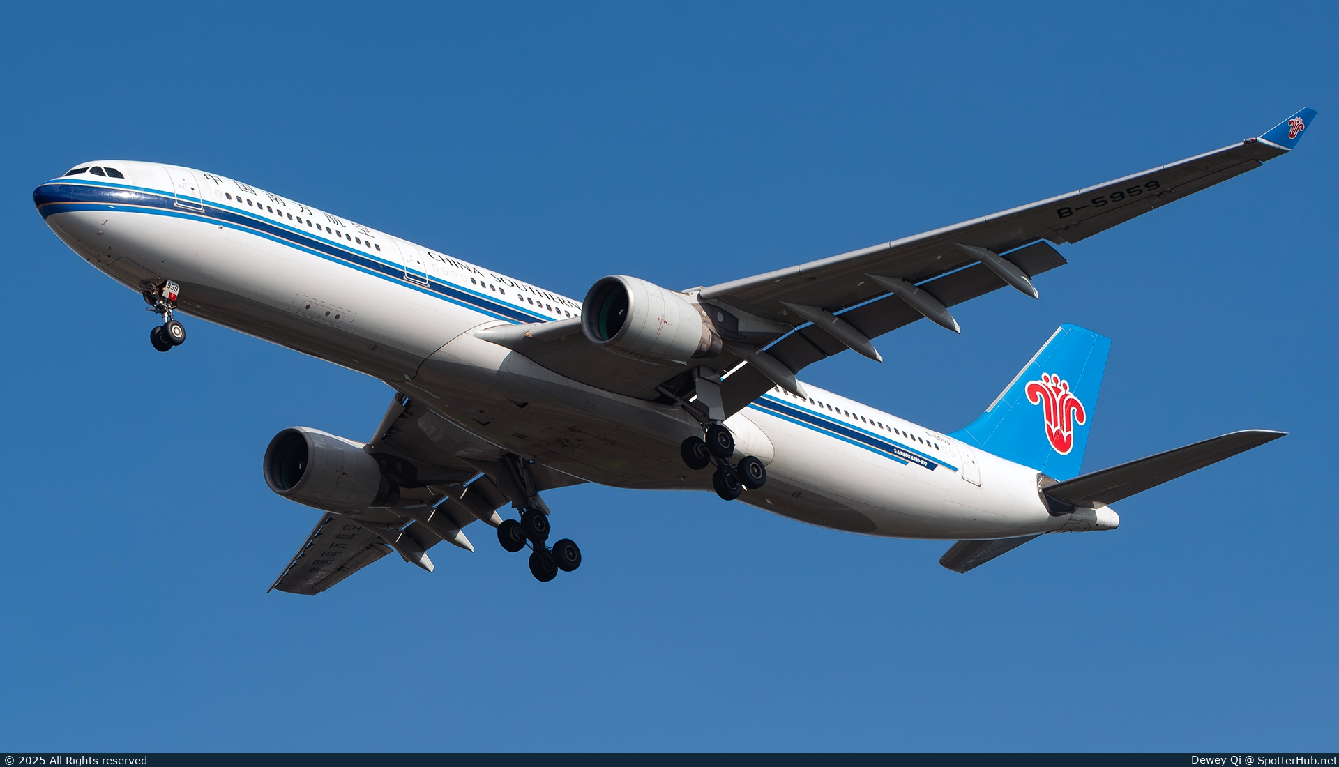 Photo of B-5959 - Airbus A330-323 operated by China Southern Airlines