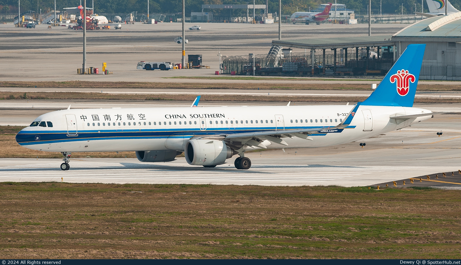 Photo of B-327H - Airbus A321-253NX operated by China Southern Airlines