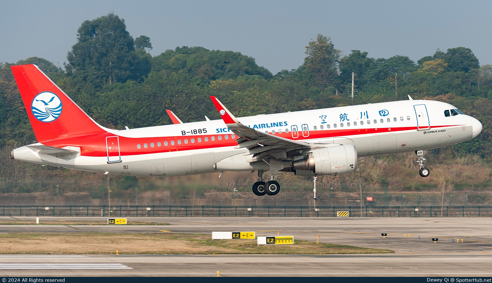 Photo of B-1885 - Airbus A320-214 operated by Sichuan Airlines