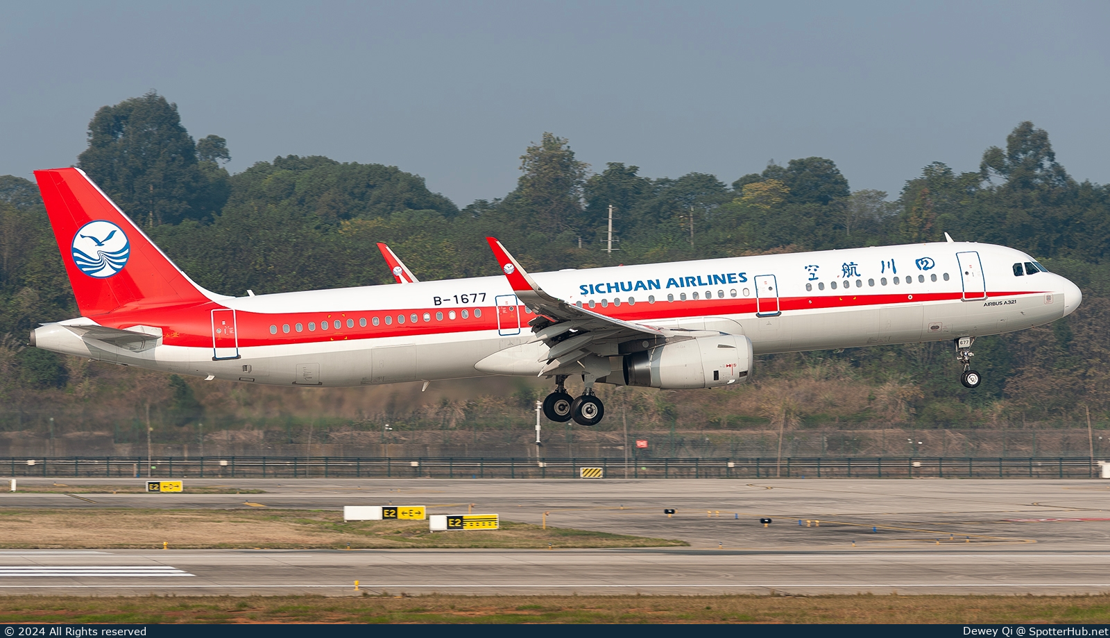 Photo of B-1677 - Airbus A321-231 operated by Sichuan Airlines