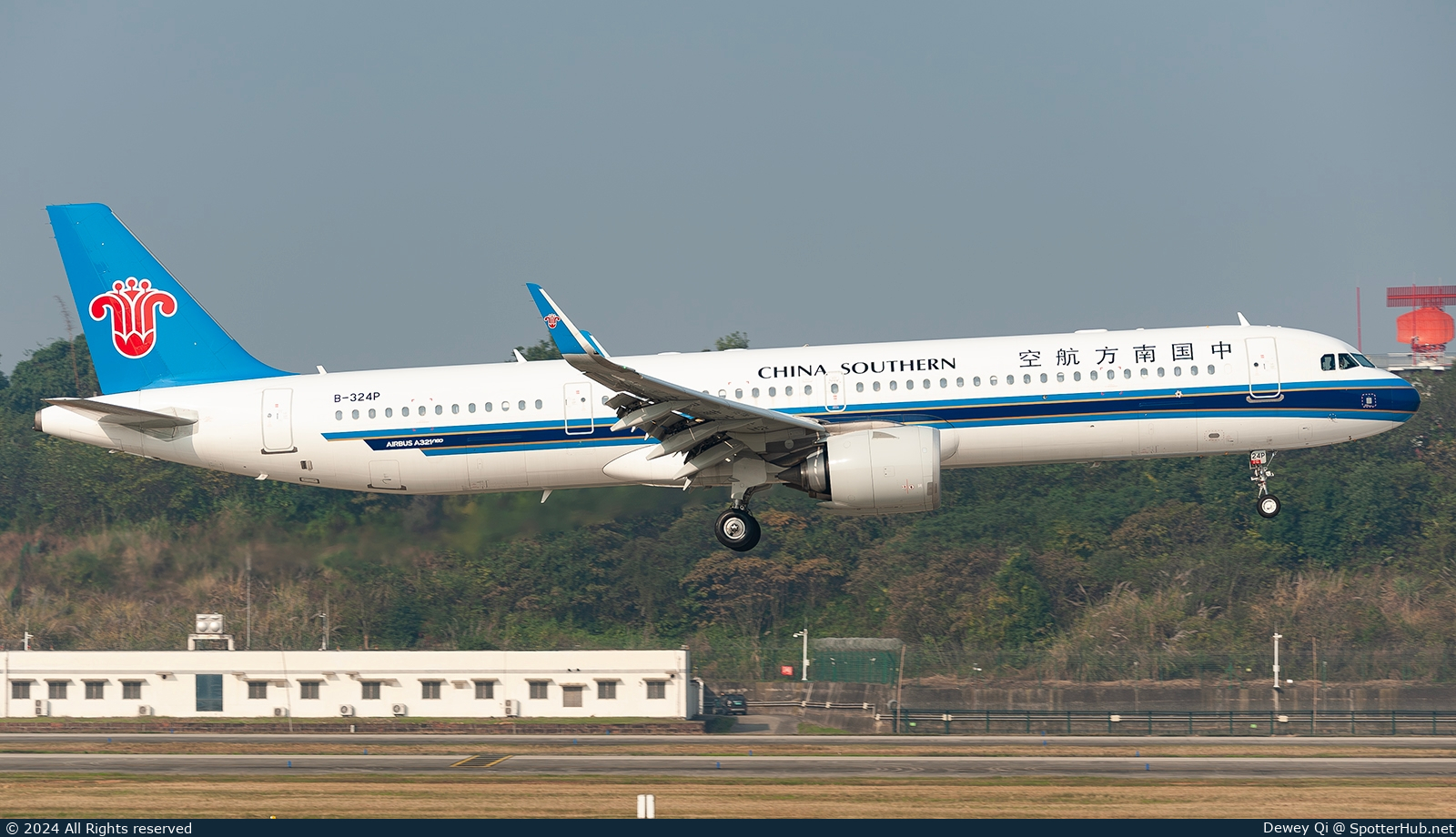 Photo of B-324P - Airbus A321-253NX operated by China Southern Airlines