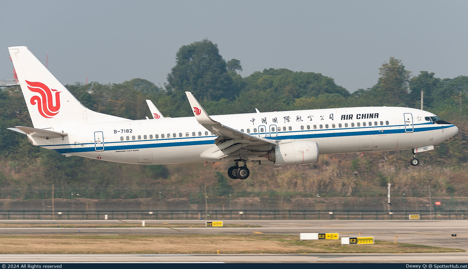 Photo of B-7182 - Boeing 737-89L operated by Air China