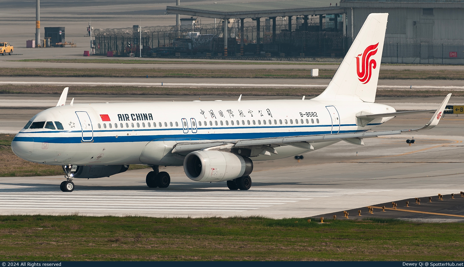 Photo of B-8582 - Airbus A320-232 operated by Air China