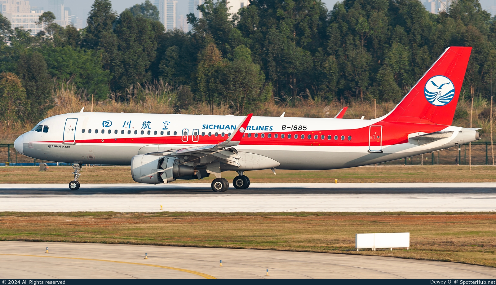 Photo of B-1885 - Airbus A320-214 operated by Sichuan Airlines