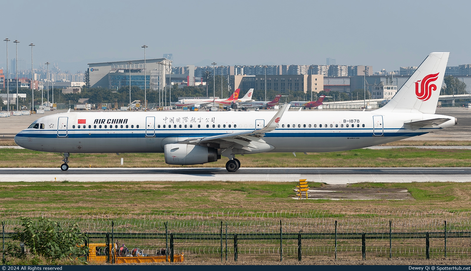 Photo of B-1878 - Airbus A321-232 operated by Air China