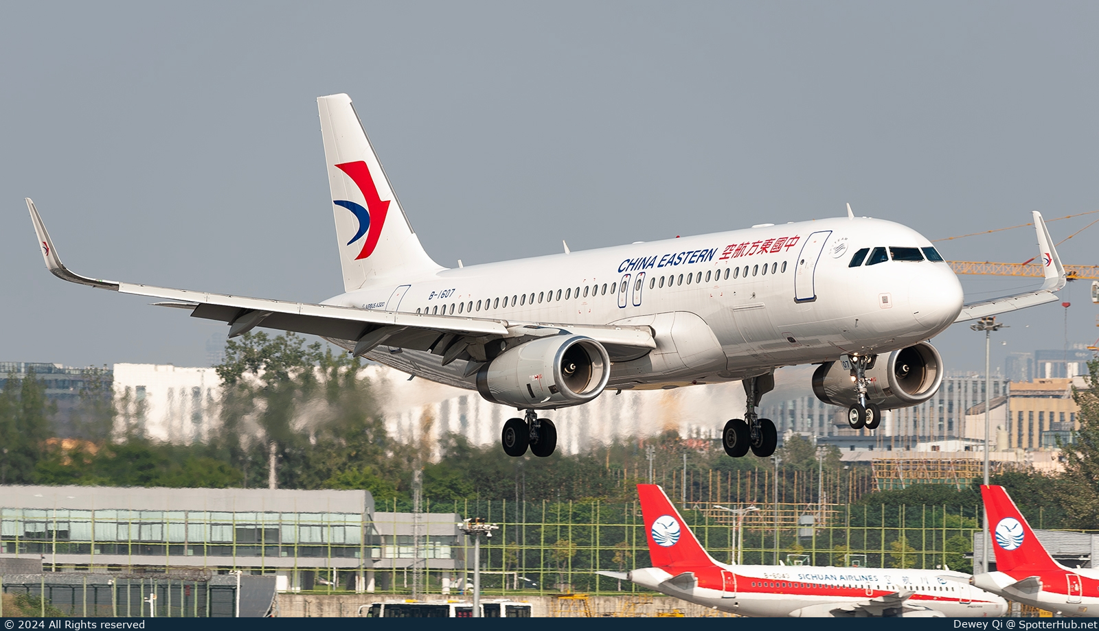 Photo of B-1607 - Airbus A320-232 operated by China Eastern Airlines
