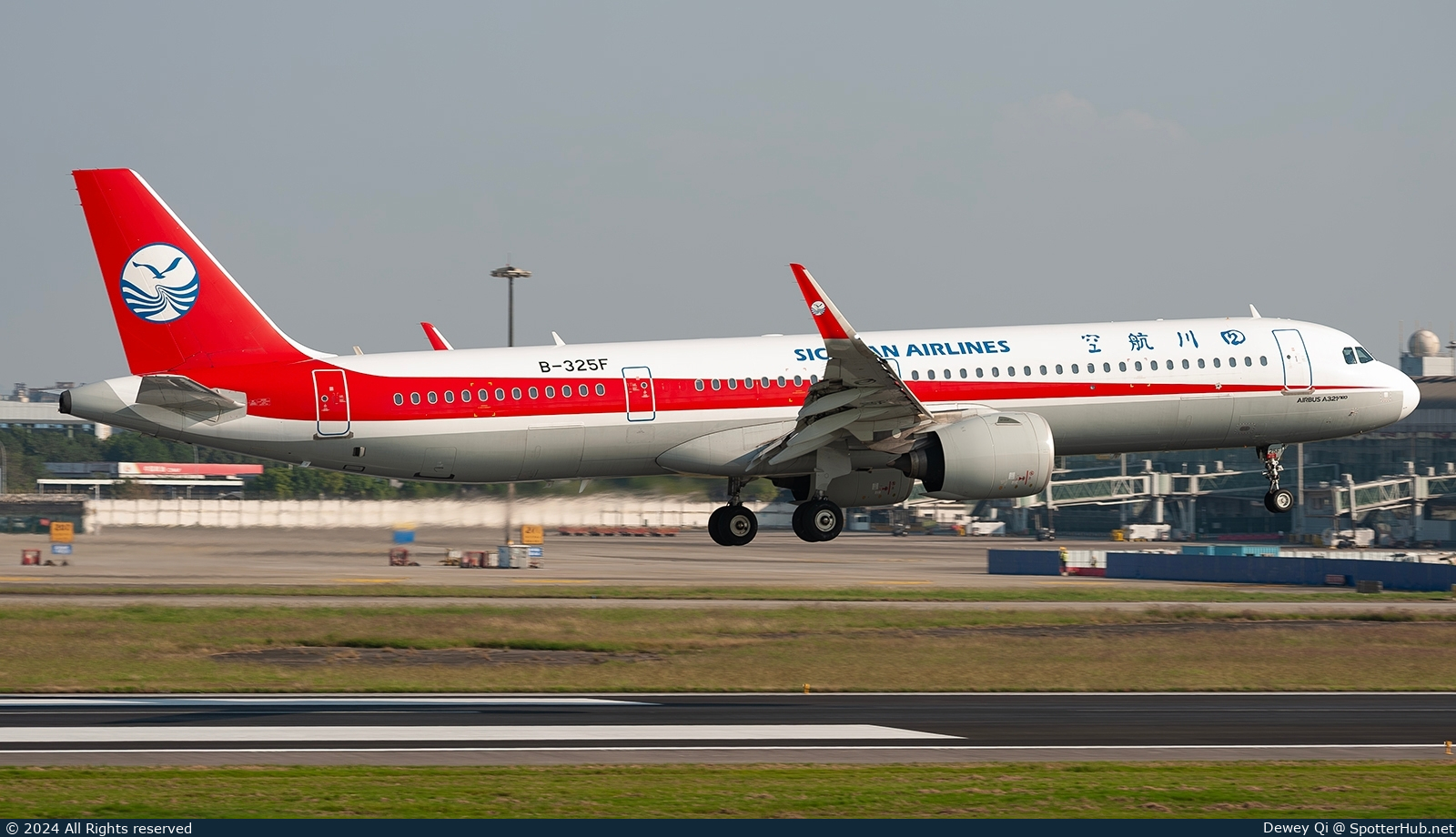 Photo of B-325F - Airbus A321-271NX operated by Sichuan Airlines